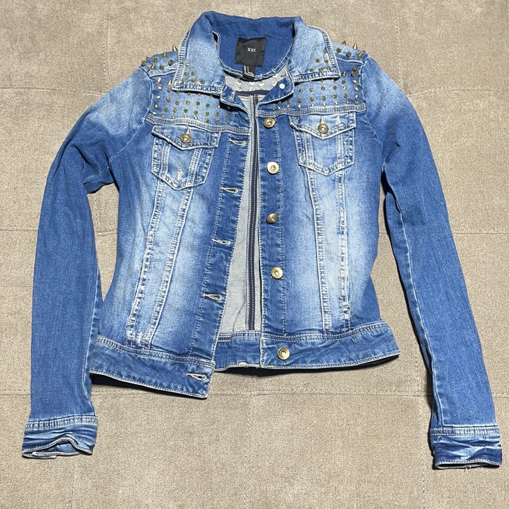 🥰🥰Forever 21 Denim Spiked Studded Jacket🥰🥰